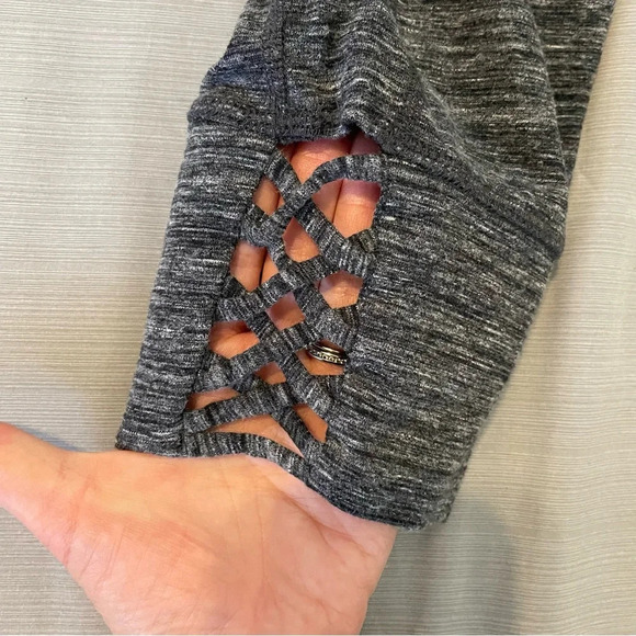 CALVIN KLEIN Womens Grey Cropped Capri Leggings Cut Outs Size Medium - Picture 2 of 9